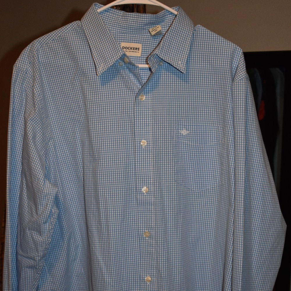 Men's Size XL Docker's Long-Sleeve Button-down Shirt